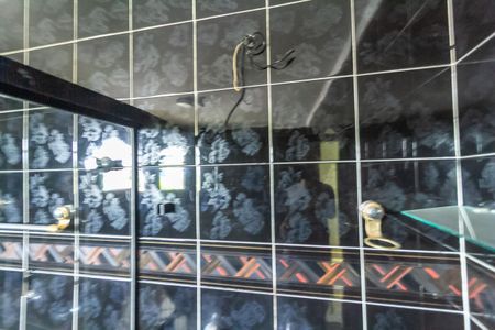 Casa à venda com 357m², 4 quartos e 6 vagas Casa à venda com 357m², 4 quartos e 6 vagasBanheiro da Suíte 1