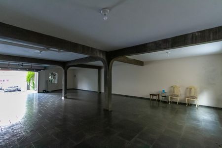 Casa à venda com 357m², 4 quartos e 6 vagas Casa à venda com 357m², 4 quartos e 6 vagasGaragem