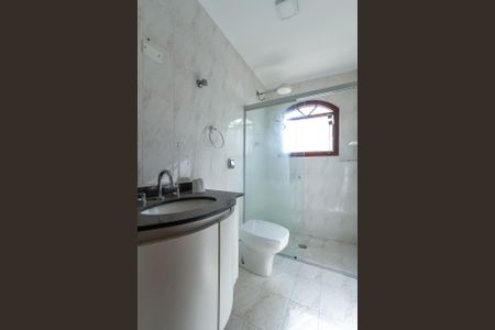 Casa à venda com 357m², 4 quartos e 6 vagas Casa à venda com 357m², 4 quartos e 6 vagasBanheiro da Suíte 2