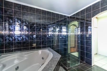 Casa à venda com 357m², 4 quartos e 6 vagas Casa à venda com 357m², 4 quartos e 6 vagasBanheiro da Suíte 1