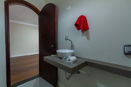 Casa à venda com 357m², 4 quartos e 6 vagas Casa à venda com 357m², 4 quartos e 6 vagasLavabo