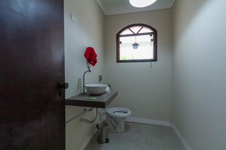 Casa à venda com 357m², 4 quartos e 6 vagas Casa à venda com 357m², 4 quartos e 6 vagasLavabo