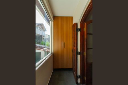 Casa à venda com 357m², 4 quartos e 6 vagas Casa à venda com 357m², 4 quartos e 6 vagasVaranda do Quarto 2