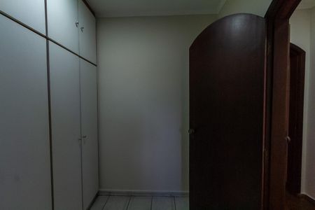 Casa à venda com 357m², 4 quartos e 6 vagas Casa à venda com 357m², 4 quartos e 6 vagasCloset da Suíte 1