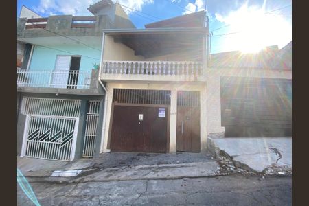 Casa à venda com 220m², 4 quartos e 2 vagas Casa à venda com 220m², 4 quartos e 2 vagasFachada