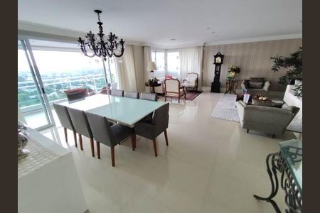 Apartamento à venda com 240m², 4 quartos e 4 vagas