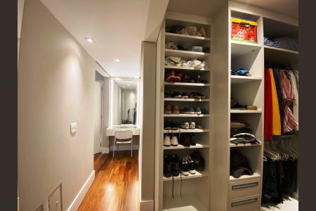 Apartamento à venda com 240m², 4 quartos e 4 vagas