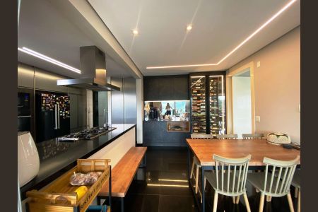 Apartamento à venda com 240m², 4 quartos e 4 vagas