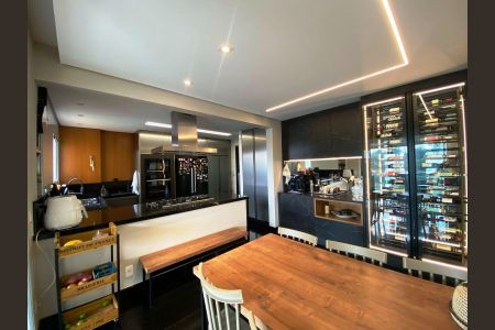 Apartamento à venda com 240m², 4 quartos e 4 vagas