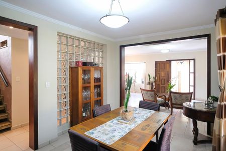 Casa à venda com 585m², 4 quartos e 10 vagasSala