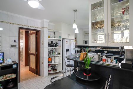 Casa à venda com 585m², 4 quartos e 10 vagasCozinha