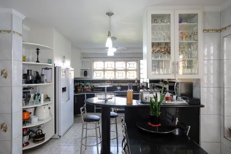 Casa à venda com 585m², 4 quartos e 10 vagasCozinha