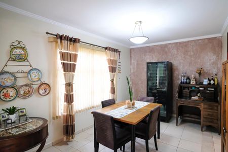 Casa à venda com 585m², 4 quartos e 10 vagasSala