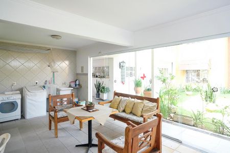 Casa à venda com 585m², 4 quartos e 10 vagasÁrea de serviço