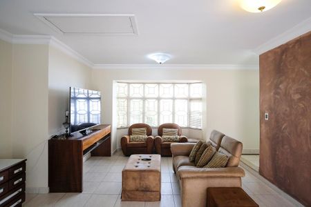 Casa à venda com 585m², 4 quartos e 10 vagasSala de TV