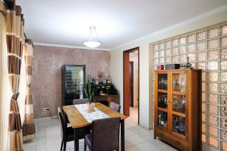 Casa à venda com 585m², 4 quartos e 10 vagasSala