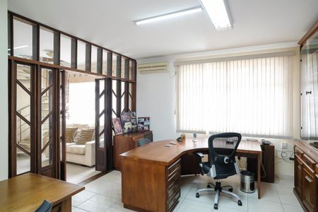 Casa à venda com 585m², 4 quartos e 10 vagasEscritório