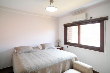 Casa à venda com 585m², 4 quartos e 10 vagasSuíte 2