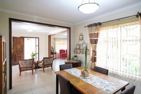 Casa à venda com 585m², 4 quartos e 10 vagasSala