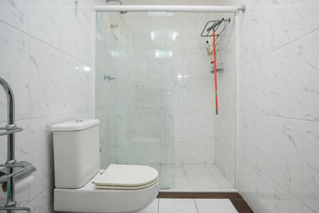 Casa à venda com 585m², 4 quartos e 10 vagasBanheiro da suíte 2