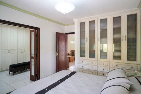 Casa à venda com 585m², 4 quartos e 10 vagasSuíte 1