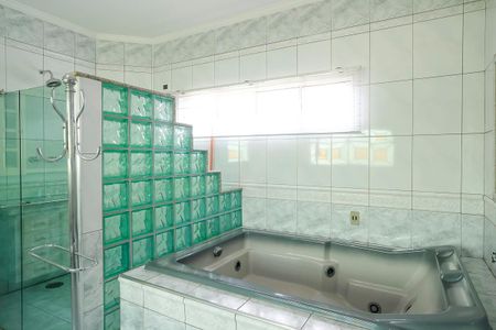 Casa à venda com 585m², 4 quartos e 10 vagasBanheiro da suíte 1