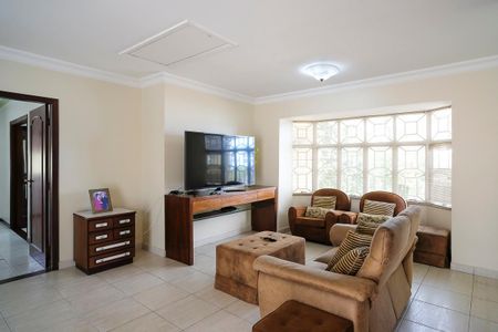 Casa à venda com 585m², 4 quartos e 10 vagasSala de TV