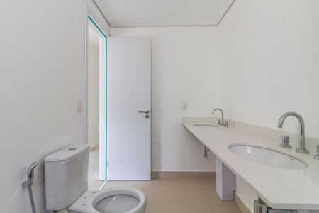 Apartamento à venda com 195m², 4 quartos e 3 vagasBanheiro da Suíte 1