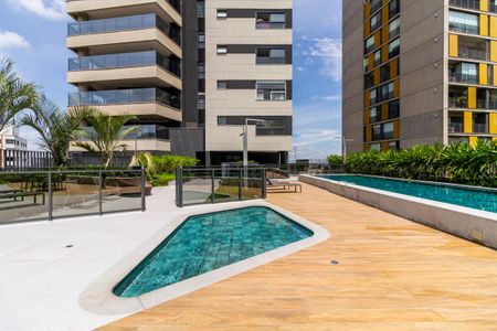 Apartamento à venda com 195m², 4 quartos e 3 vagasÁrea comum - Piscina
