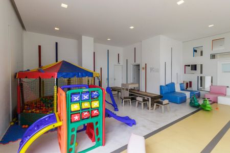 Apartamento à venda com 138m², 3 quartos e 3 vagas Apartamento à venda com 138m², 3 quartos e 3 vagasÁrea comum - Brinquedoteca