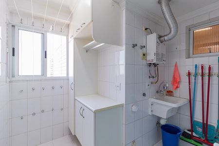 Apartamento à venda com 161m², 4 quartos e 4 vagas Apartamento à venda com 161m², 4 quartos e 4 vagasCozinha e área de serviço