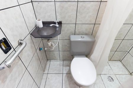 Casa à venda com 42m², 1 quarto e sem vaga Casa à venda com 42m², 1 quarto e sem vagaBanheiro
