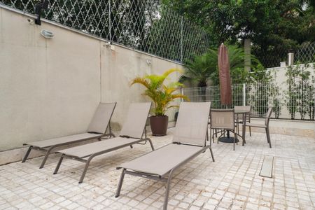 Casa de condomínio à venda com 300m², 4 quartos e 3 vagas Casa de condomínio à venda com 300m², 4 quartos e 3 vagasÁrea comum - Piscina
