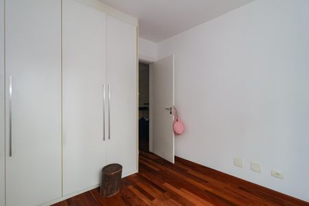 Casa de condomínio à venda com 300m², 4 quartos e 3 vagas Casa de condomínio à venda com 300m², 4 quartos e 3 vagasQuarto 1