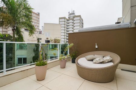 Casa de condomínio à venda com 300m², 4 quartos e 3 vagas Casa de condomínio à venda com 300m², 4 quartos e 3 vagasTerraço