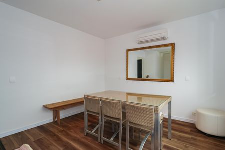 Casa de condomínio à venda com 300m², 4 quartos e 3 vagas Casa de condomínio à venda com 300m², 4 quartos e 3 vagasSuíte 2