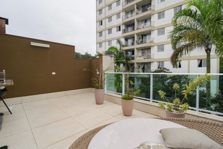Casa de condomínio à venda com 300m², 4 quartos e 3 vagas Casa de condomínio à venda com 300m², 4 quartos e 3 vagasTerraço