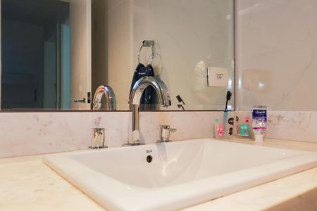 Casa de condomínio à venda com 300m², 4 quartos e 3 vagas Casa de condomínio à venda com 300m², 4 quartos e 3 vagasBanheiro
