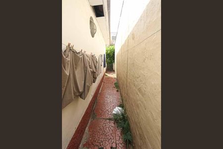 Casa à venda com 206m², 2 quartos e 2 vagas Casa à venda com 206m², 2 quartos e 2 vagasCorredor