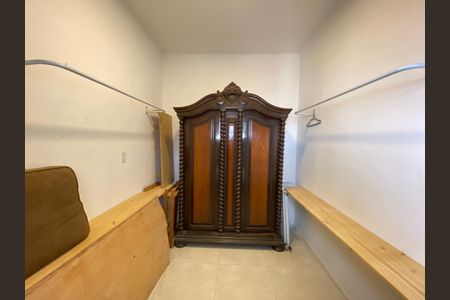 Casa à venda com 1147m², 4 quartos e 7 vagas Casa à venda com 1147m², 4 quartos e 7 vagasCloset