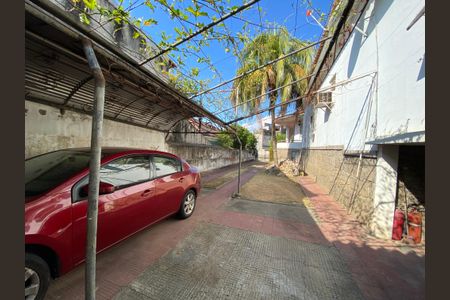 Casa à venda com 1147m², 4 quartos e 7 vagas Casa à venda com 1147m², 4 quartos e 7 vagasGaragem