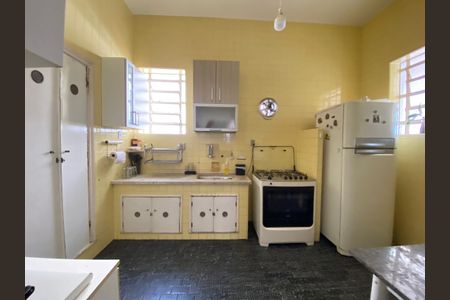 Casa à venda com 1147m², 4 quartos e 7 vagas Casa à venda com 1147m², 4 quartos e 7 vagasCozinha