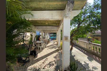 Casa à venda com 1147m², 4 quartos e 7 vagas Casa à venda com 1147m², 4 quartos e 7 vagasQuintal