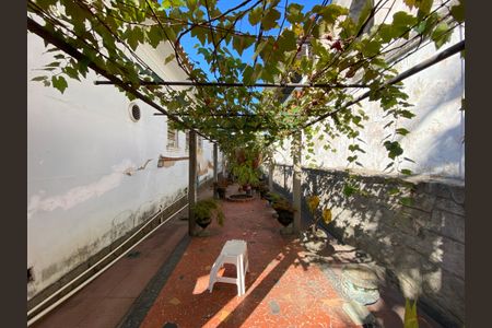 Casa à venda com 1147m², 4 quartos e 7 vagas Casa à venda com 1147m², 4 quartos e 7 vagasQuintal