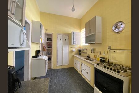 Casa à venda com 1147m², 4 quartos e 7 vagas Casa à venda com 1147m², 4 quartos e 7 vagasCozinha