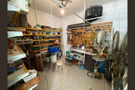 Casa à venda com 1147m², 4 quartos e 7 vagas Casa à venda com 1147m², 4 quartos e 7 vagasSótão