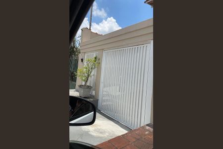 Casa à venda com 187m², 3 quartos e 5 vagas Casa à venda com 187m², 3 quartos e 5 vagasFachada