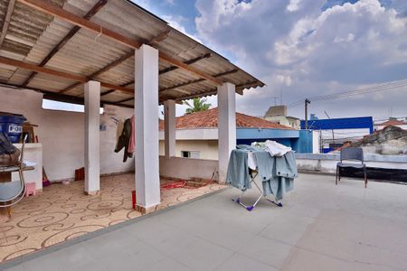 Casa à venda com 220m², 2 quartos e 8 vagas Casa à venda com 220m², 2 quartos e 8 vagasÁrea de Serviço