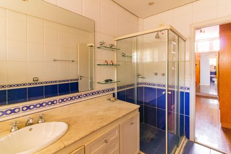 Casa à venda com 300m², 3 quartos e 1 vaga Casa à venda com 300m², 3 quartos e 1 vagaBanheiro da Suíte