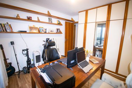 Apartamento à venda com 150m², 4 quartos e 2 vagas Apartamento à venda com 150m², 4 quartos e 2 vagasEscritório